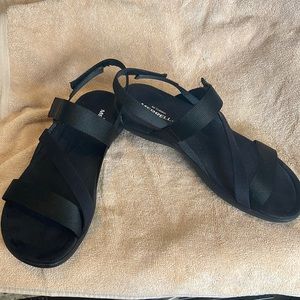 MERRELL Womens Sandals size 9